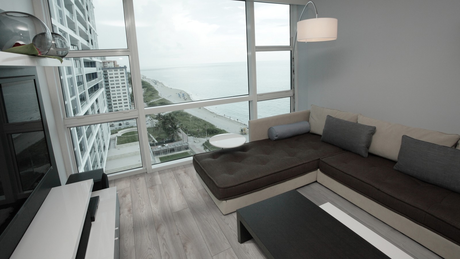 Suelo laminado Wide Macro Oak white D4793 1-Tablilla 4V ancho 188mm