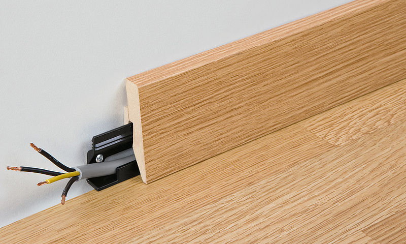 Meister Laminat Fussleiste/Sockelleiste Profil 3 PK Eiche greige 6934 main product photo