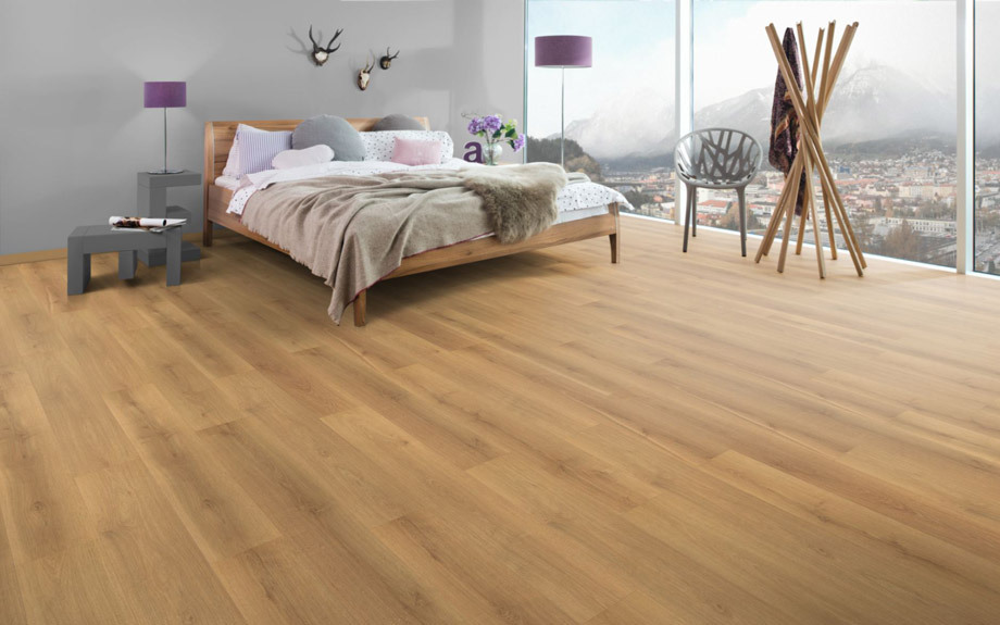 Egger Home Designboden Design+ Eiche charmant 1-Stab Landhausdiele 4V