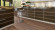 Suelo Vinilo Wineo 800 Wood Sardinia Wild Walnut 1 lama con borde biselado para pegar Suelo Vinilo Wineo 800 Wood Sardinia Wild Walnut 1 lama con borde biselado para pegar