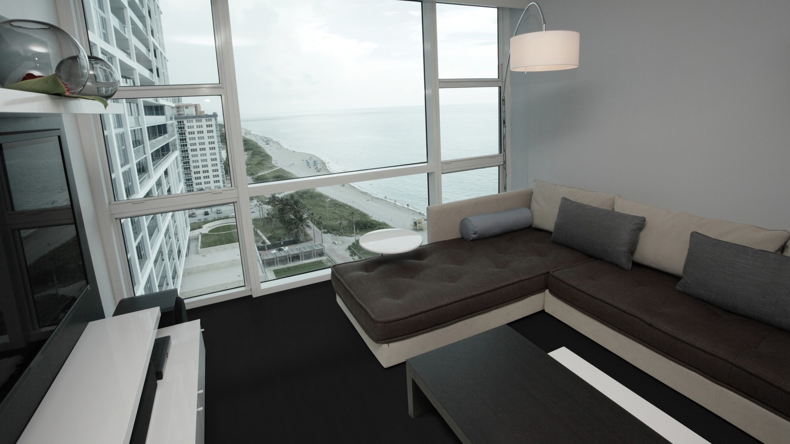 Suelo laminado Blue Line Uni Black U190 Brillo Óptica de baldosa