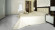 Suelo Vinilo Wineo 800 Tile XL Solid White con aspecto de baldosa biselada para pegar