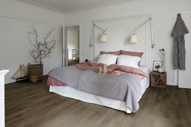 Egger Home Organic Floors 8/31 Roble Barino Oscuro EHC026 1 lama 4V main product photo