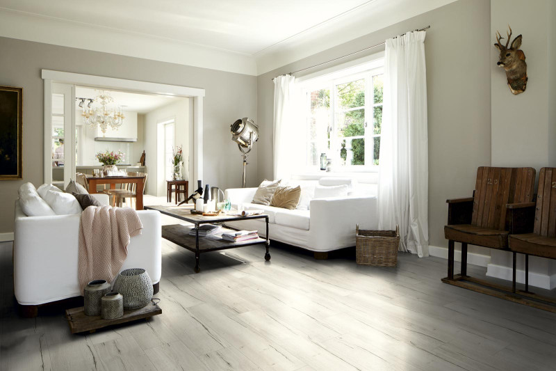 Egger Home Organic flooring 8/31 Large Light Halifax oak EHC028 1-strip 4V main product photo