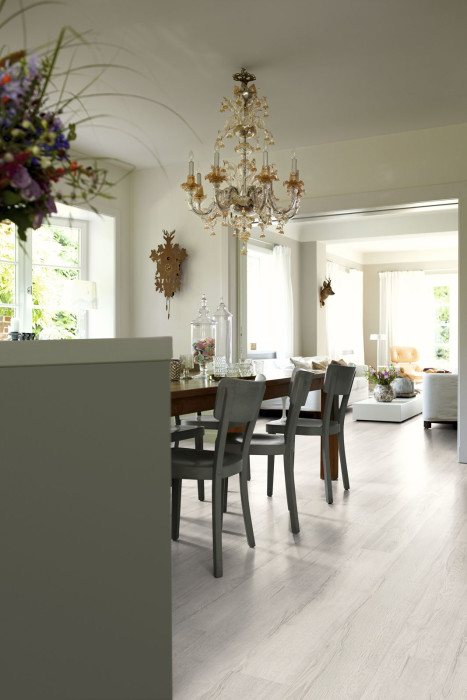 Egger Home suelo de diseño 7,5/33 Roble Elva clásico blanco EHD027 1 lama 4V main product photo