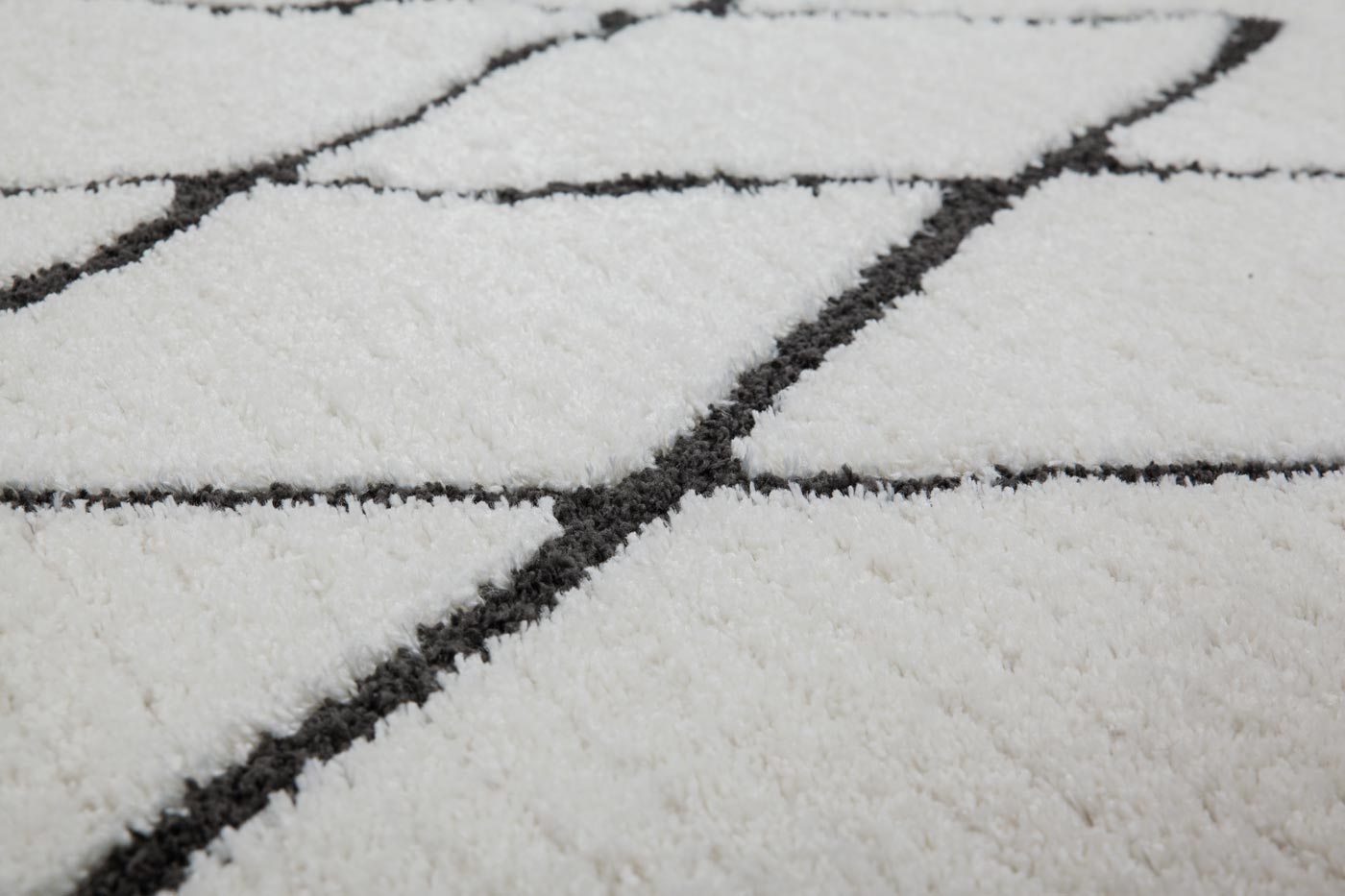 Ethno Hochflorteppich Weiß RAUTEN und DREIECKE Schwarz rechteckig 23mm Raum3