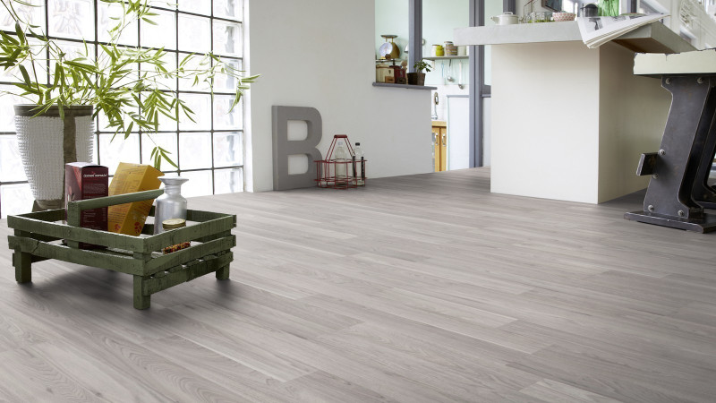 Tarkett Laminat Essentials 832 Nussbaum Misty hell 2-Stab main product photo