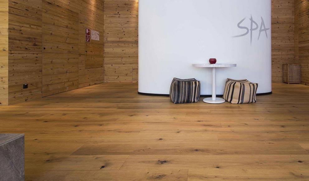 Admonter Parkett FLOORs Eiche Rustic gehobelt 1-Stab Landhausdiele 4V 158x2000 Raum4