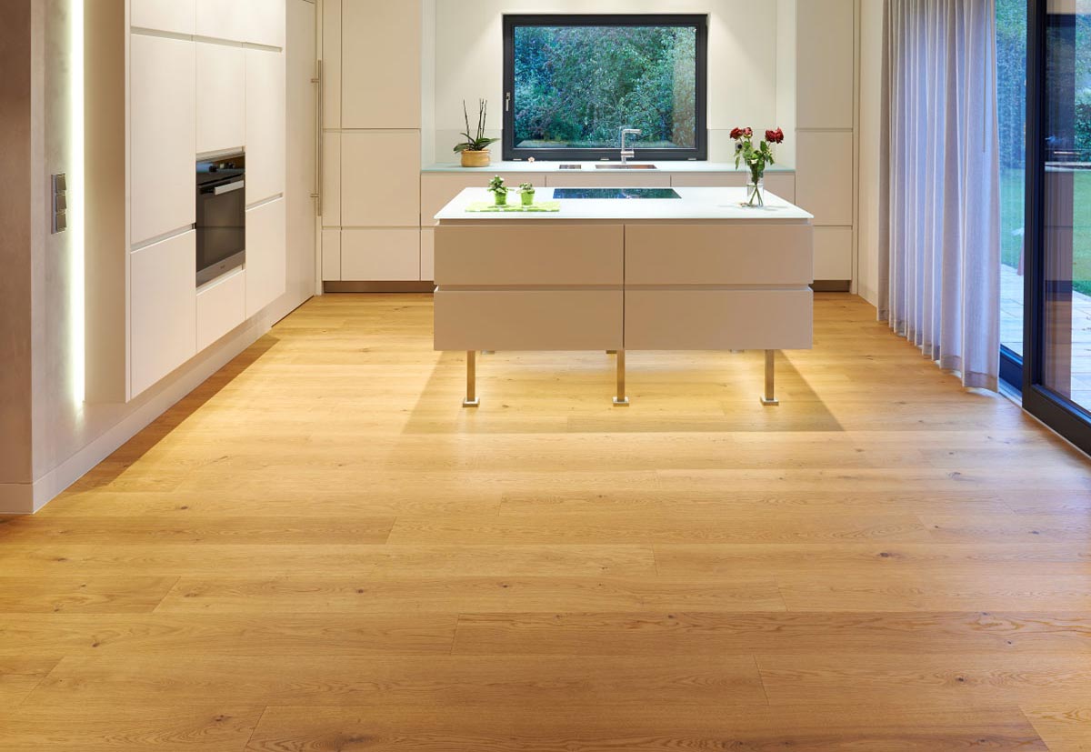Admonter Parkett FLOORs Eiche Basic gebürstet 1-Stab Landhausdiele 4V 158x2400 Raum5