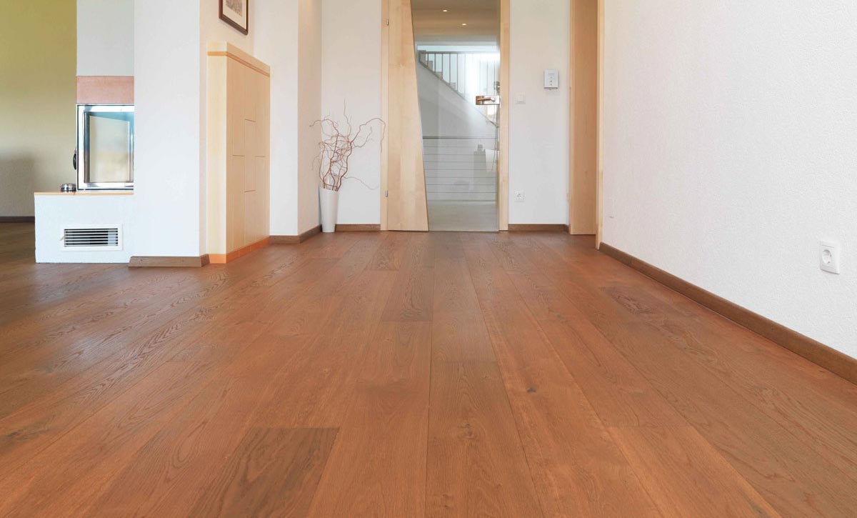 Admonter Parkett FLOORs Eiche Medium Basic geschliffen 1-Stab Landhausdiele 4V 188x2000 Nut & Feder Raum4