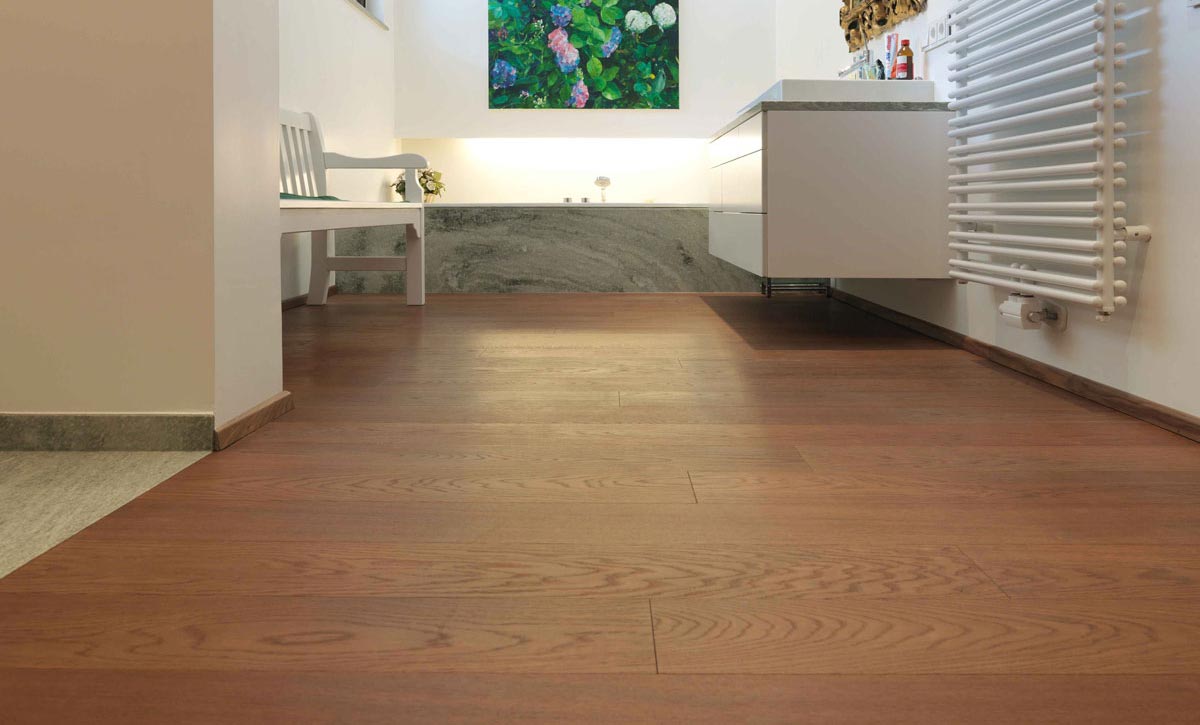 Admonter Parkett FLOORs Eiche Medium Basic geschliffen 1-Stab Landhausdiele 4V 188x2000 Nut & Feder Raum5