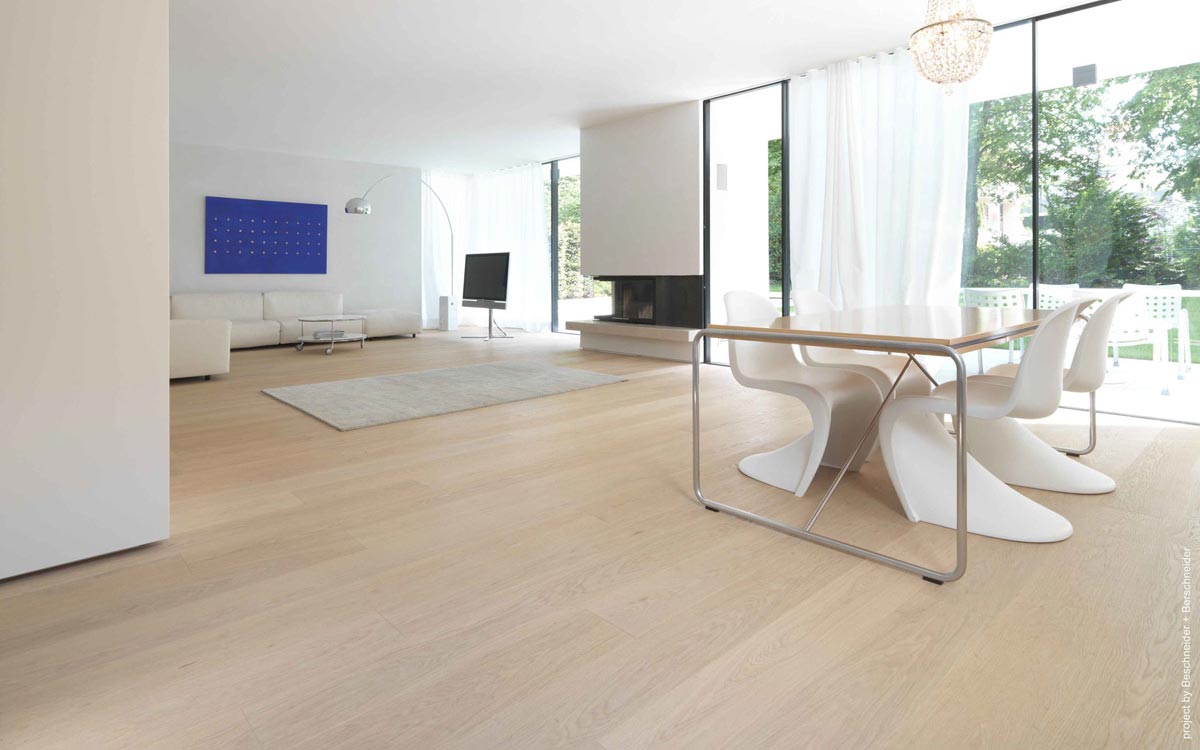 Admonter Parkett FLOORs Eiche Weiss Noblesse geschliffen 1-Stab Landhausdiele 4V 158x2000 Raum4