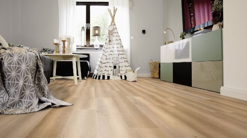 Wineo Purline Organic flooring 1200 Wood XL Elastic Welcome Oskar 1-strip 4V main product photo