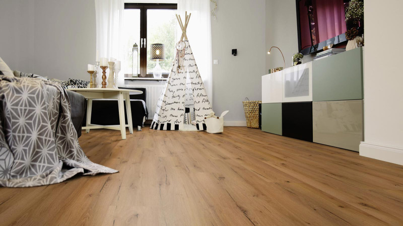 Wineo Purline Suelo Orgánico 1200 madera XL Semirrígido Saluda a Klara 1 Lama 4V main product photo