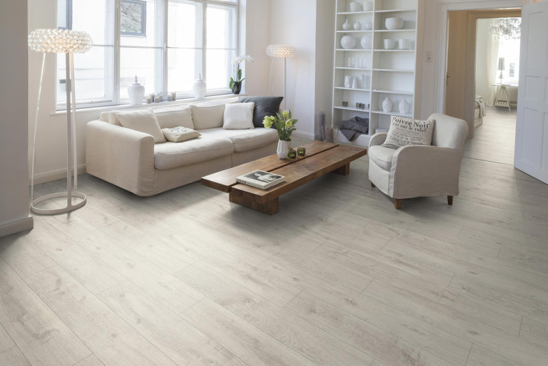Egger Home Laminate 10/32 Classic Oak Sedan EHL038 1-strip 4V main product photo
