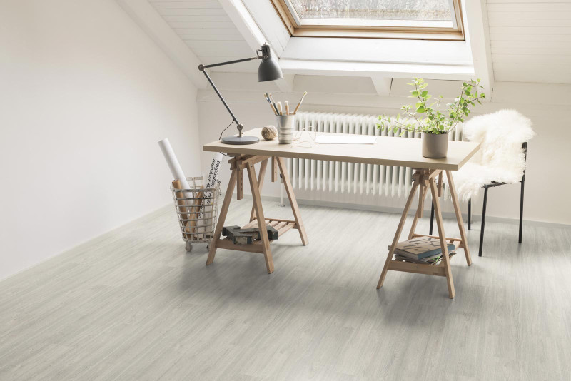Egger Home Suelo laminado 7/31 Roble Forres gris claro EHL165 1 Lama de ancho main product photo