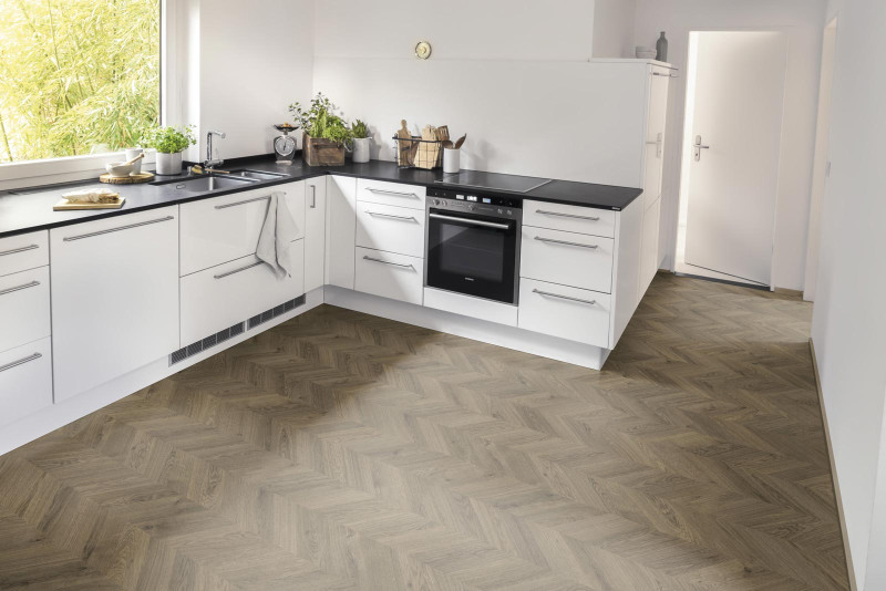 Egger Home Laminat 8/32 Kingsize Brown Weinburg Oak EHL066 Fischgrät main product photo