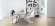 HARO Laminat TRITTY 100 Eiche Eleganza cremeweiß authentic 1-Stab Landhausdiele 4V Silent Pro Raum3 HARO Laminat TRITTY 100 Eiche Eleganza cremeweiß authentic 1-Stab Landhausdiele 4V Silent Pro Raum3