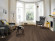 HARO Laminat TRITTY 200 Aqua Eiche Contura geräuchert 1-Stab Landhausdiele 4V Raum5 HARO Laminat TRITTY 200 Aqua Eiche Contura geräuchert 1-Stab Landhausdiele 4V Raum5