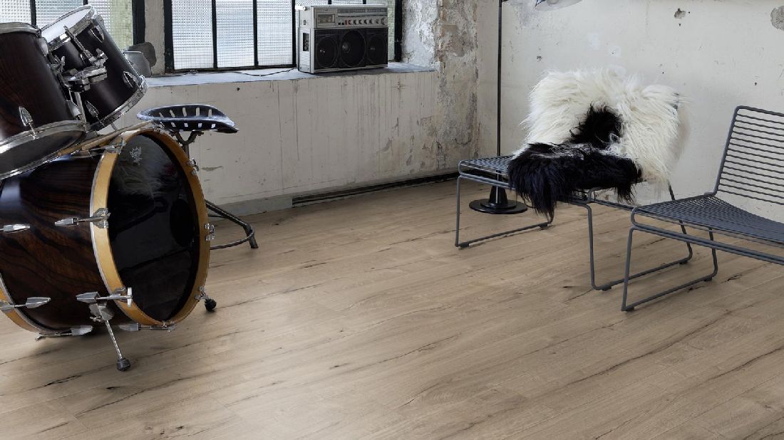 Kings Canyon Echtholzboden WaterProtect Gebürstete Eiche Noble Grey Breitdiele M4V Raum8