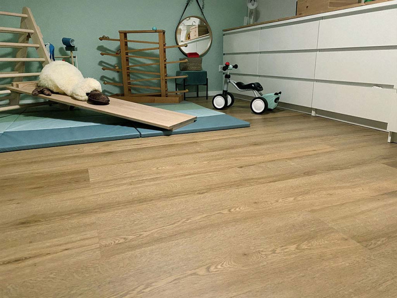 Kings Canyon Click Vinyl flooring PureComfort Oak Royal Wide plank 4V main product photo