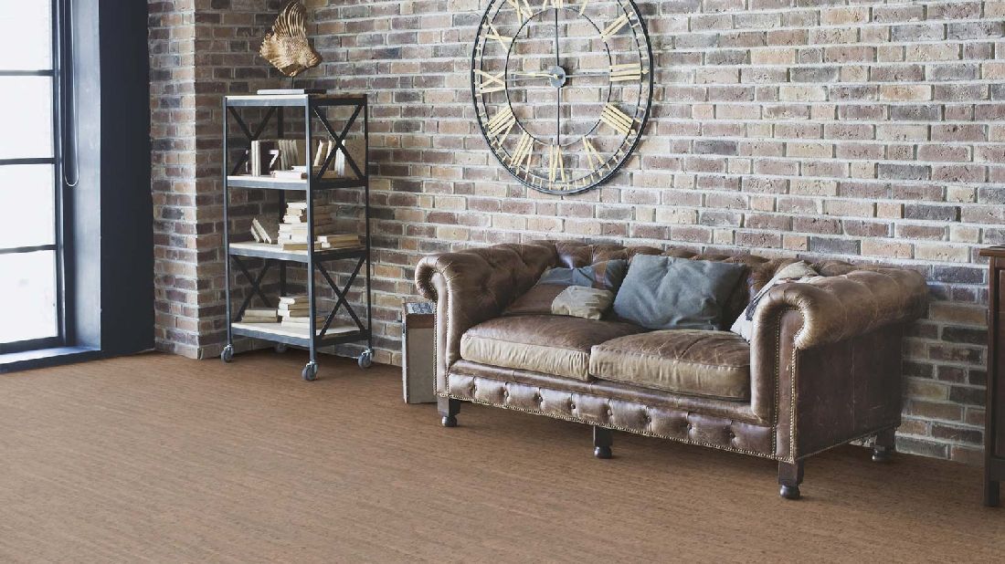 Skaben Bioboden Pro Climate Click 70 CORK Spuren Schwarztee nachhaltige wasserfeste Landhausdiele 4V zum Klicken Raum4