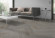 Skaben Design Rhino 55 Albion Eiche taupe Real Feel Fischgrät Herringbone 4V zum Kleben Raum3 Skaben Design Rhino 55 Albion Eiche taupe Real Feel Fischgrät Herringbone 4V zum Kleben Raum3