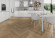 Skaben Design Rhino 55 Milano Eiche gold braun Real Feel Fischgrät Herringbone 4V zum Kleben Raum2 Skaben Design Rhino 55 Milano Eiche gold braun Real Feel Fischgrät Herringbone 4V zum Kleben Raum2