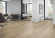 Skaben Design Rhino 55 Milano Eiche natur hell Real Feel 1-Stab Landhausdiele 4V zum Kleben Raum2 Skaben Design Rhino 55 Milano Eiche natur hell Real Feel 1-Stab Landhausdiele 4V zum Kleben Raum2