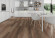 Skaben Design Rhino 55 Nussbaum Vienna natur dunkelbraun Real Feel 1-Stab Landhausdiele 4V zum Kleben Raum4 Skaben Design Rhino 55 Nussbaum Vienna natur dunkelbraun Real Feel 1-Stab Landhausdiele 4V zum Kleben Raum4