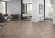 Skaben Design Rhino 55 Scandi Eiche natürlich dunkel Real Feel französisches Fischgrät Chevron zum Kleben Raum3 Skaben Design Rhino 55 Scandi Eiche natürlich dunkel Real Feel französisches Fischgrät Chevron zum Kleben Raum3