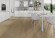 Skaben Design Rhino Click 55 Albion Honigeiche natur Real Feel 1-Stab Landhausdiele 4V Trittschalldämmung Raum4 Skaben Design Rhino Click 55 Albion Honigeiche natur Real Feel 1-Stab Landhausdiele 4V Trittschalldämmung Raum4