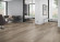 Skaben Design Rhino Click 55 Loft Stahlbeton braun Fliese 4V Trittschalldämmung Raum2 Skaben Design Rhino Click 55 Loft Stahlbeton braun Fliese 4V Trittschalldämmung Raum2