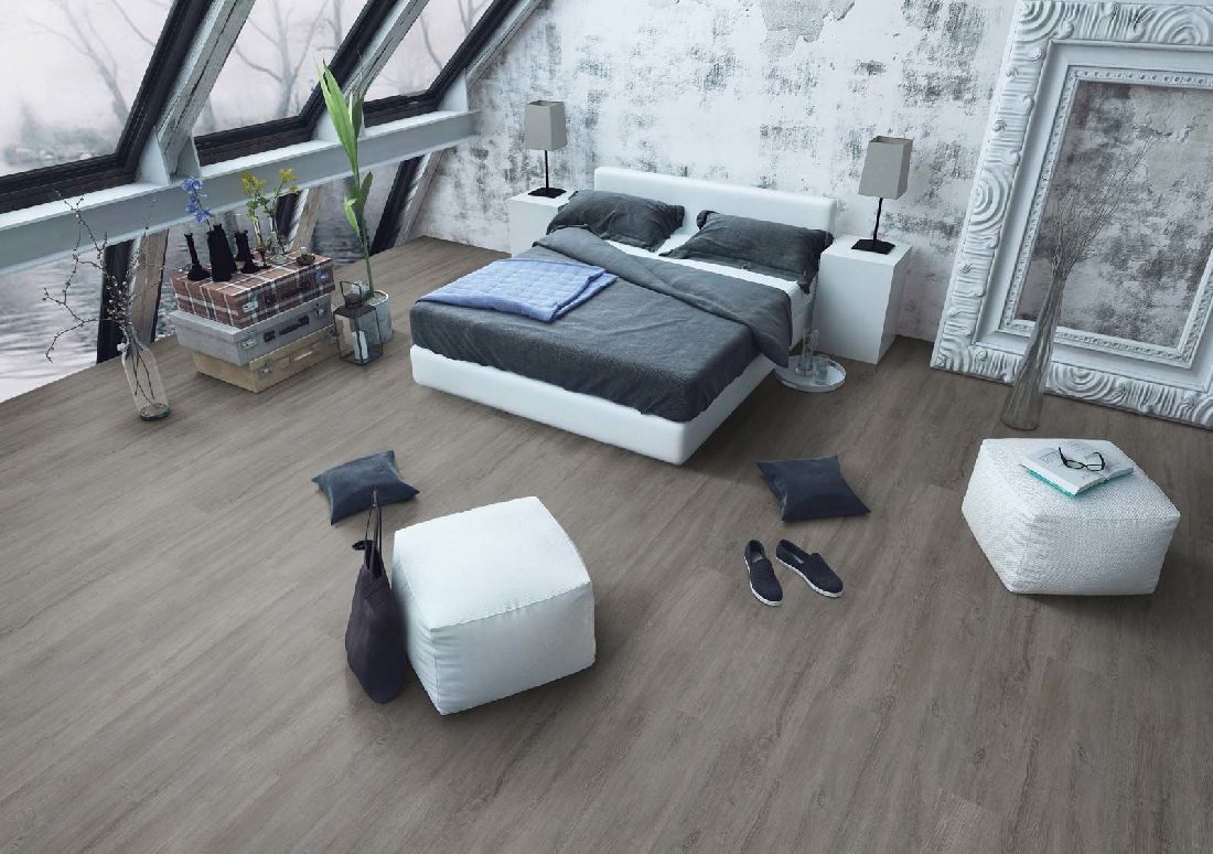 Skaben Design Rhino Glue-Down 30 XL Eiche Dunkel-Grau Hohenzollern 1-Stab Landhausdiele M4V Trittschalldämmung zum kleben Raum3