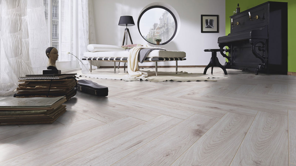 Skaben Laminat Herringbone Eiche Bilbao Fischgrät 4V Raum7