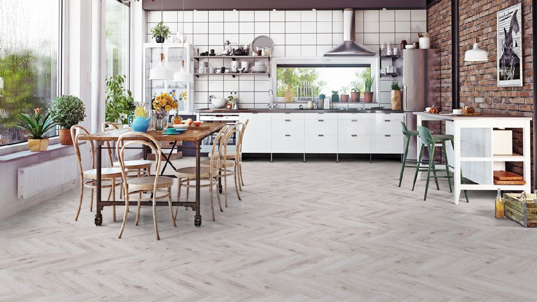 Skaben Laminat Herringbone Eiche Bilbao Fischgrät 4V Raum8