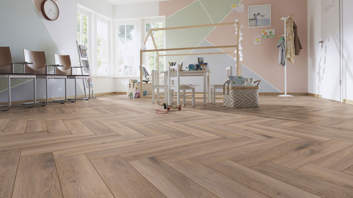 Skaben Laminat Herringbone Eiche Madrid Fischgrät 4V Raum4