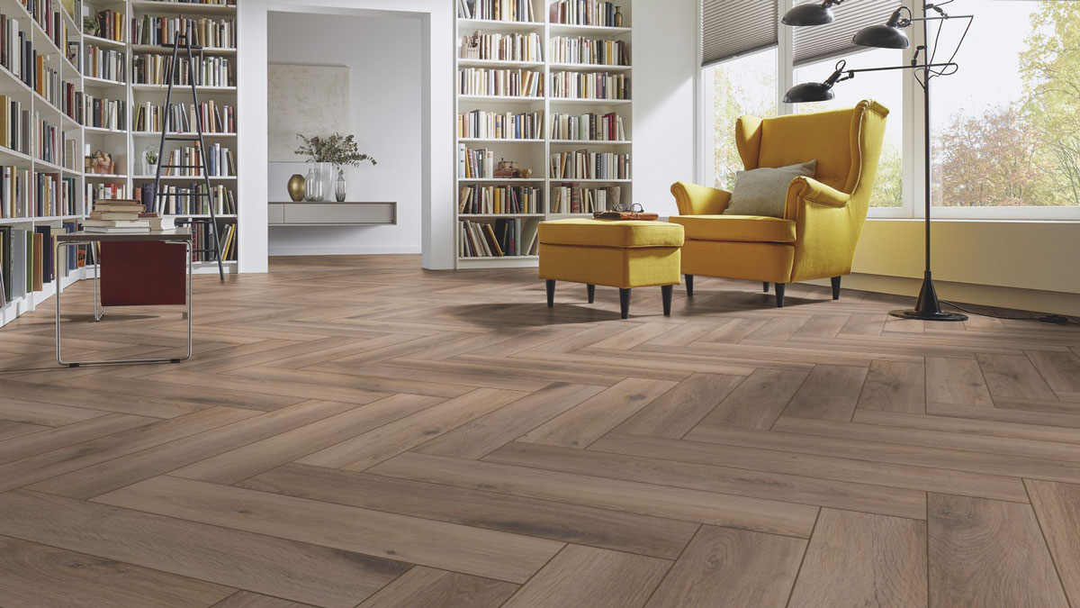 Skaben Laminat Herringbone Eiche Madrid Fischgrät 4V Raum7