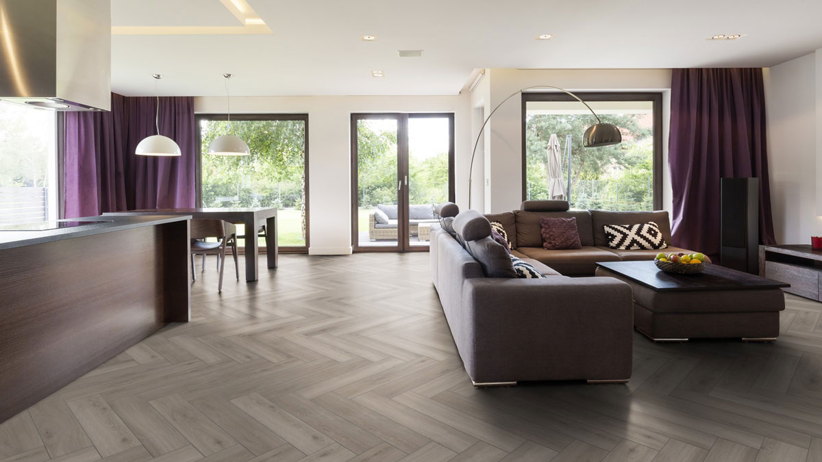 Skaben Laminat Herringbone Eiche Sevilla Fischgrät 4V Raum6