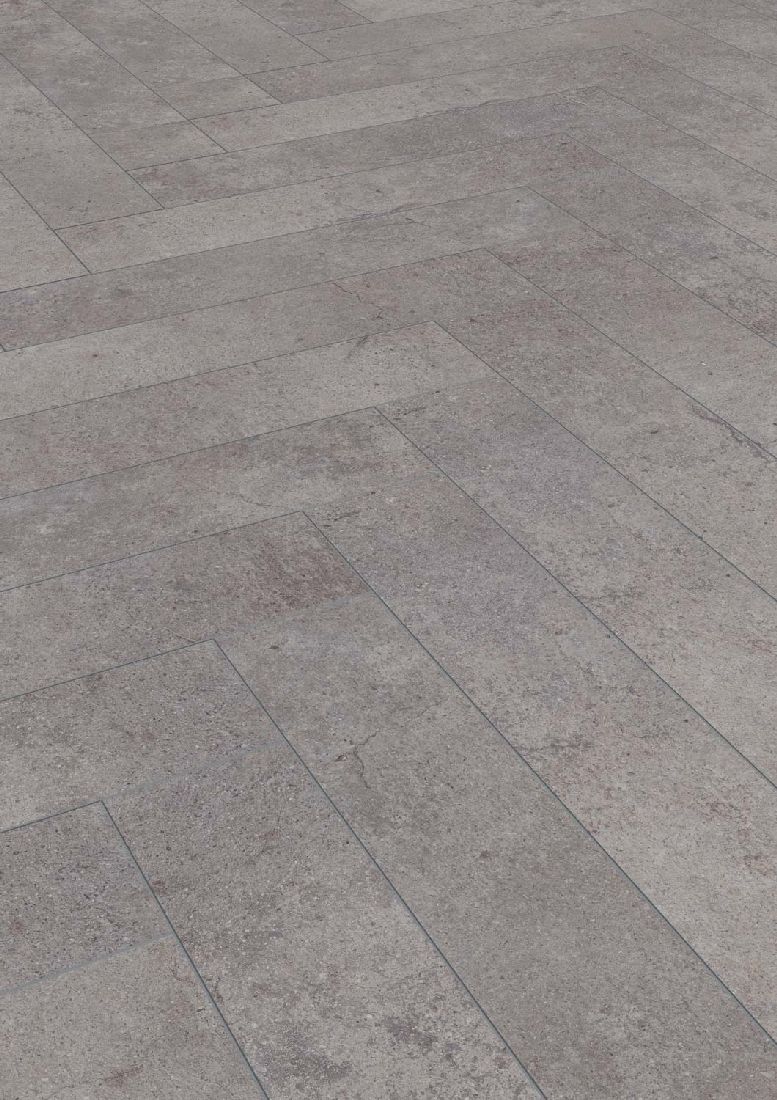 Skaben Laminat Herringbone Zement Pamplona Fischgrät 4V Raum1