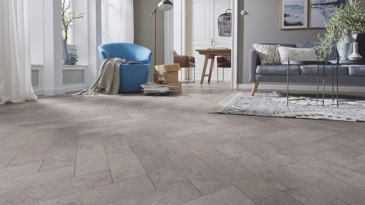 Skaben Laminat Herringbone Zement Pamplona Fischgrät 4V Raum5