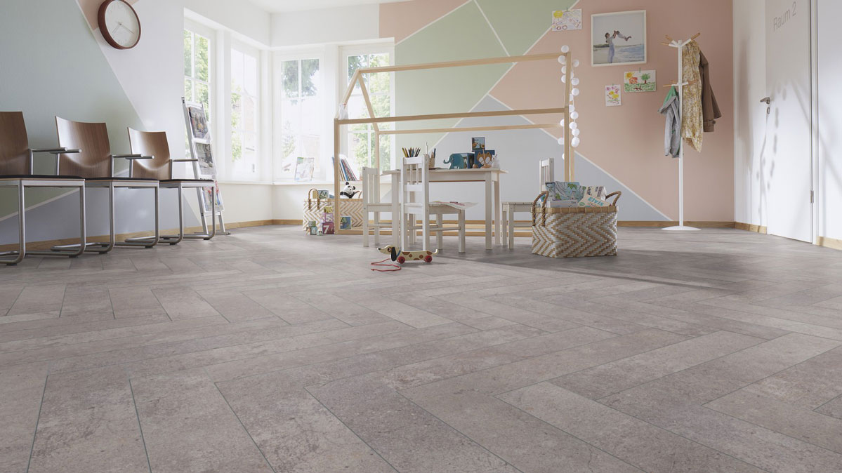 Skaben Laminat Herringbone Zement Pamplona Fischgrät 4V Raum9