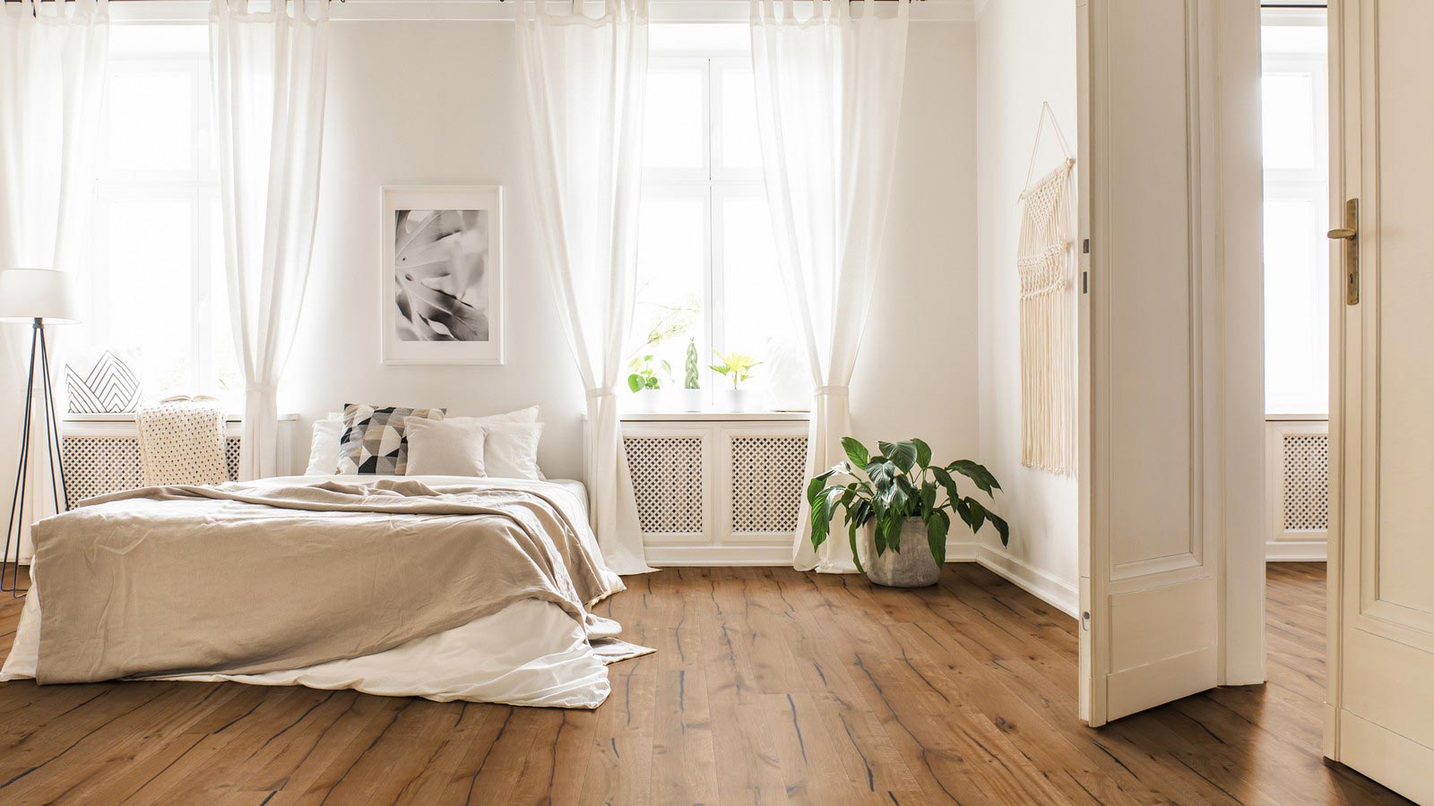 Skaben Parkett Bremen Antique Eiche Rustikal, antik markant gebürstet, schwarze Längsrisse, geölt Landhausdiele 4mm 4VM Raum4