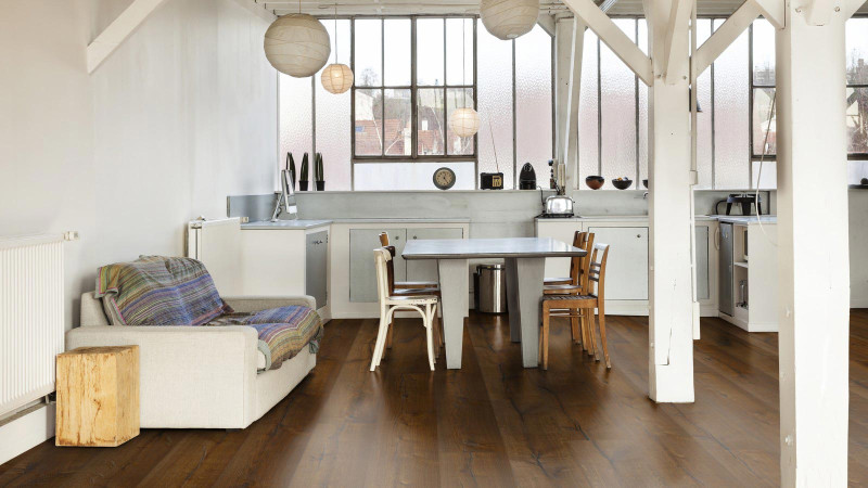 Skaben Parquet Bremen XXL Chêne Rustique brossé en profondeur, fissures longitudinales foncé fumé, huilé 1 frise XXL 4mm 4VM main product photo