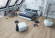 Skaben Vinylboden massiv Life 30 Eiche Weich Greige 1-Stab Landhausdiele Raum3 Skaben Vinylboden massiv Life 30 Eiche Weich Greige 1-Stab Landhausdiele Raum3