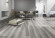 Skaben Vinylboden massiv Life 30 Pure Eiche Grau 1-Stab Landhausdiele Raum4 Skaben Vinylboden massiv Life 30 Pure Eiche Grau 1-Stab Landhausdiele Raum4