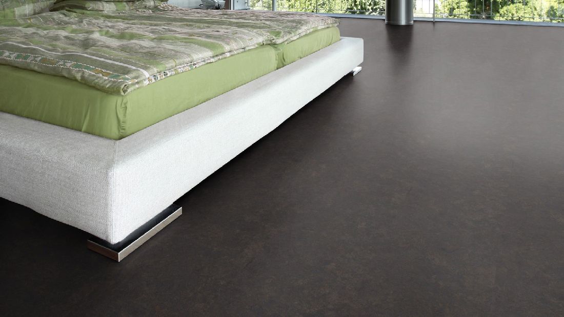 Wicanders Korkboden stone Essence Concrete Midnight Fliese Raum4