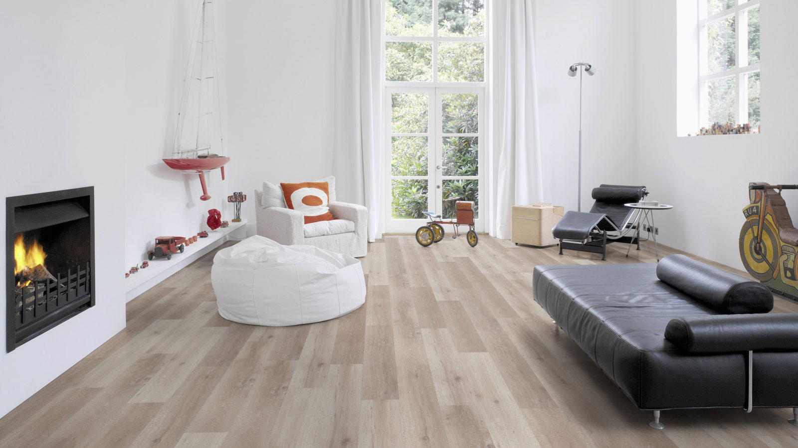 Wicanders Vinyl wood Go Eiche rustikal weiß gekalkt 1-Stab Landhausdiele Raum3