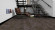 Wineo Purline Bioboden 1000 Stone L elastisch Urban Concrete Dark Fliese M4V zum kleben Raum7 Wineo Purline Bioboden 1000 Stone L elastisch Urban Concrete Dark Fliese M4V zum kleben Raum7