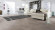 Wineo Purline Bioboden 1000 Stone L elastisch Urban Concrete Smoke Fliese M4V zum kleben Raum8 Wineo Purline Bioboden 1000 Stone L elastisch Urban Concrete Smoke Fliese M4V zum kleben Raum8